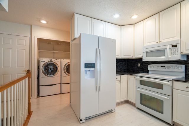 3900 Deer Valley Drive B, Marion, IA 52302