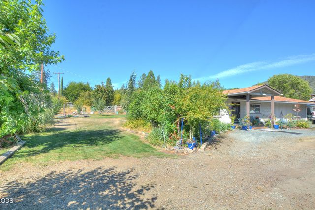 204 E Rosewood Street, Grants Pass, OR 97527