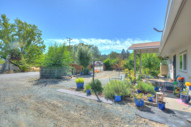 204 E Rosewood Street, Grants Pass, OR 97527