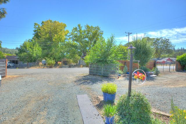 204 E Rosewood Street, Grants Pass, OR 97527