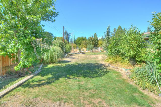 204 E Rosewood Street, Grants Pass, OR 97527