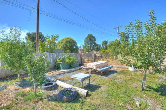 204 E Rosewood Street, Grants Pass, OR 97527