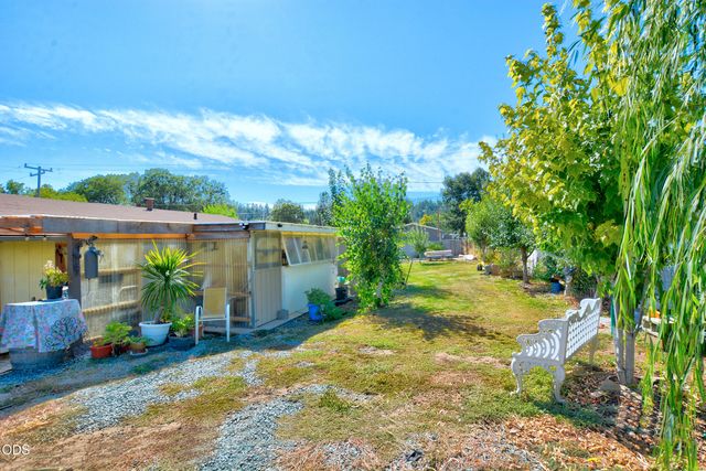 204 E Rosewood Street, Grants Pass, OR 97527