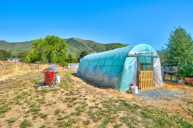 204 E Rosewood Street, Grants Pass, OR 97527