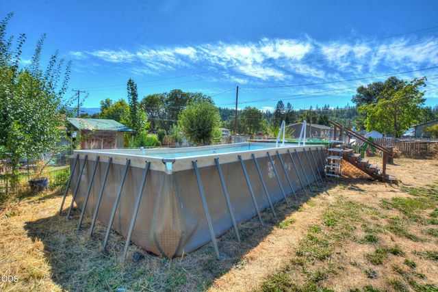 204 E Rosewood Street, Grants Pass, OR 97527