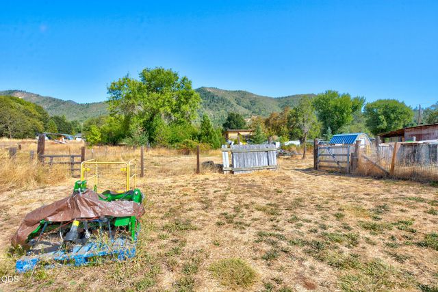204 E Rosewood Street, Grants Pass, OR 97527