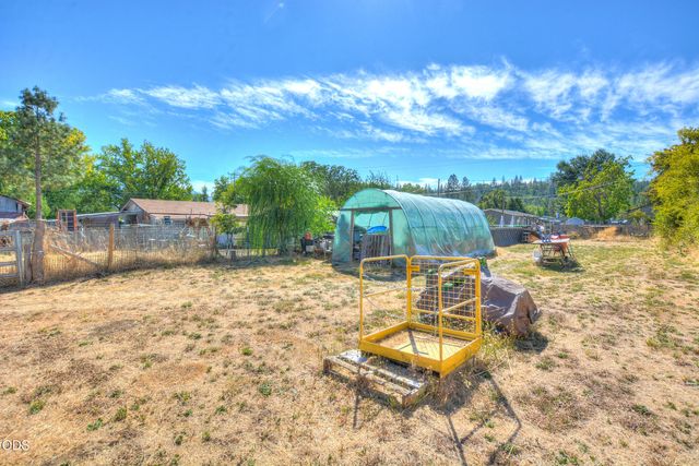 204 E Rosewood Street, Grants Pass, OR 97527
