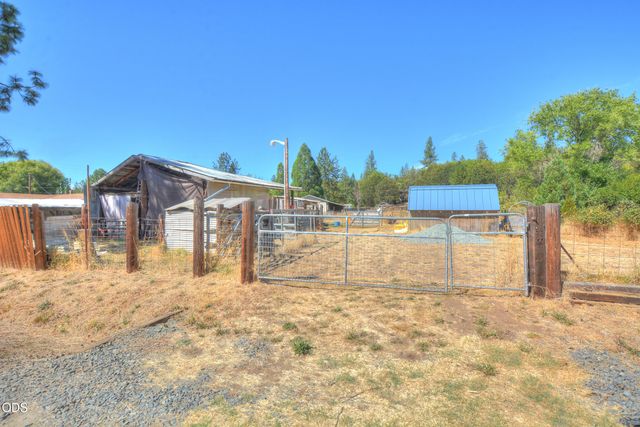 204 E Rosewood Street, Grants Pass, OR 97527
