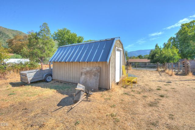 204 E Rosewood Street, Grants Pass, OR 97527