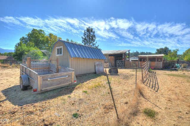 204 E Rosewood Street, Grants Pass, OR 97527