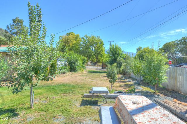 204 E Rosewood Street, Grants Pass, OR 97527