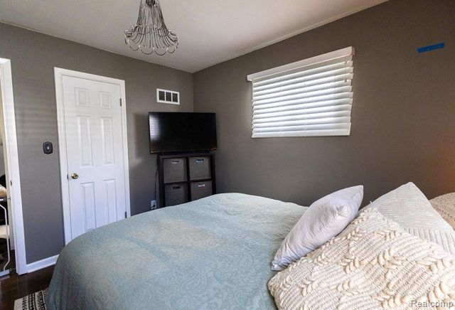 823 Southwood Drive, Fenton, MI 48430