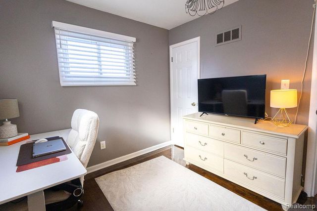 823 Southwood Drive, Fenton, MI 48430