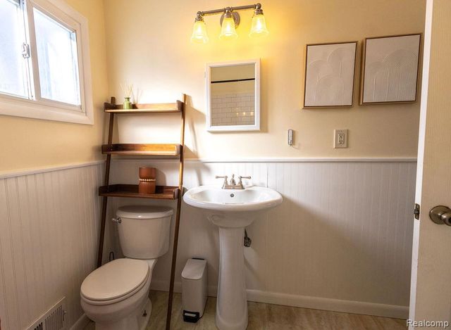 823 Southwood Drive, Fenton, MI 48430