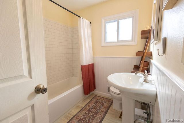 823 Southwood Drive, Fenton, MI 48430