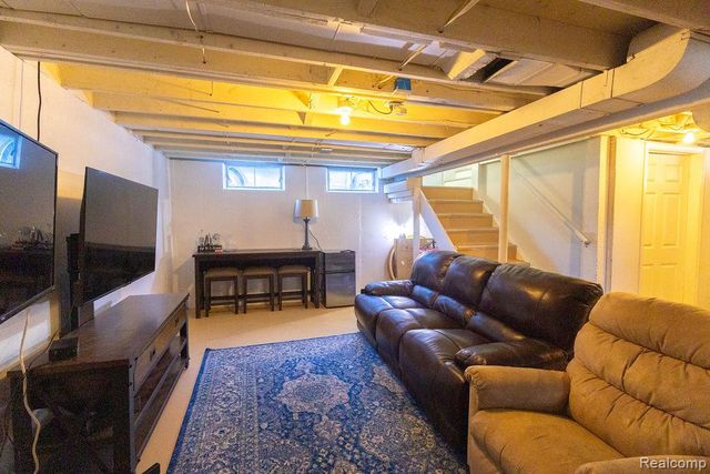 823 Southwood Drive, Fenton, MI 48430