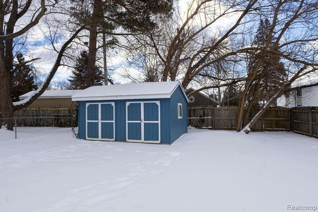 823 Southwood Drive, Fenton, MI 48430