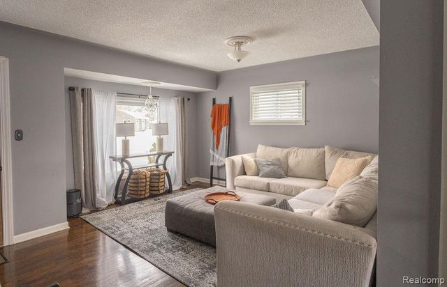 823 Southwood Drive, Fenton, MI 48430