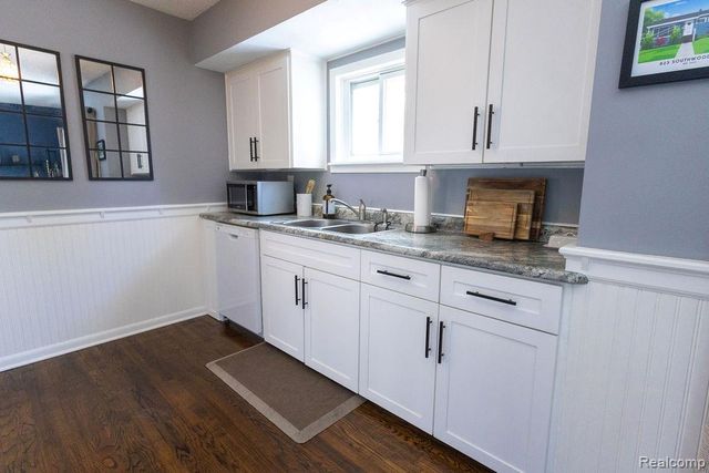 823 Southwood Drive, Fenton, MI 48430