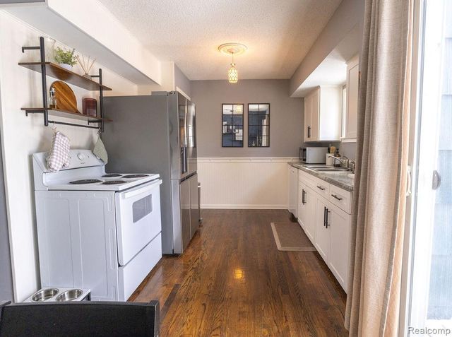 823 Southwood Drive, Fenton, MI 48430