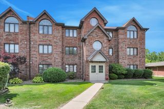 8771 W WATERFRONT Drive 1B, Palos Hills, IL 60465