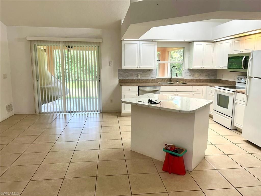 947 Hunter ST E, LEHIGH ACRES, FL 33974 — photo 3