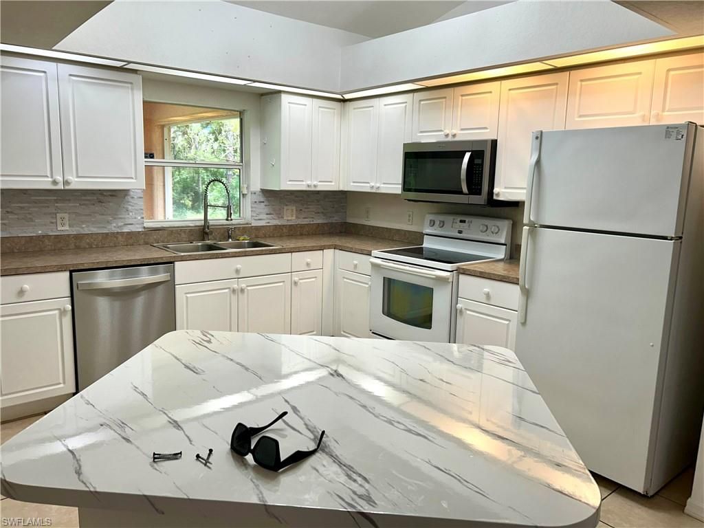 947 Hunter ST E, LEHIGH ACRES, FL 33974 — photo 4