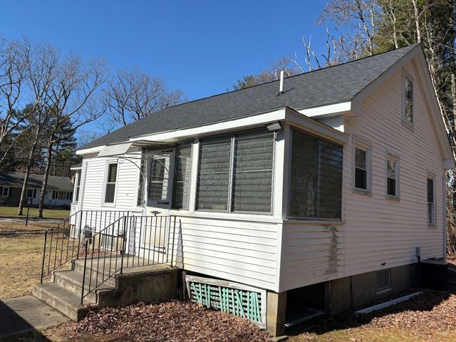52 Carpenter St, Seekonk, MA 02771