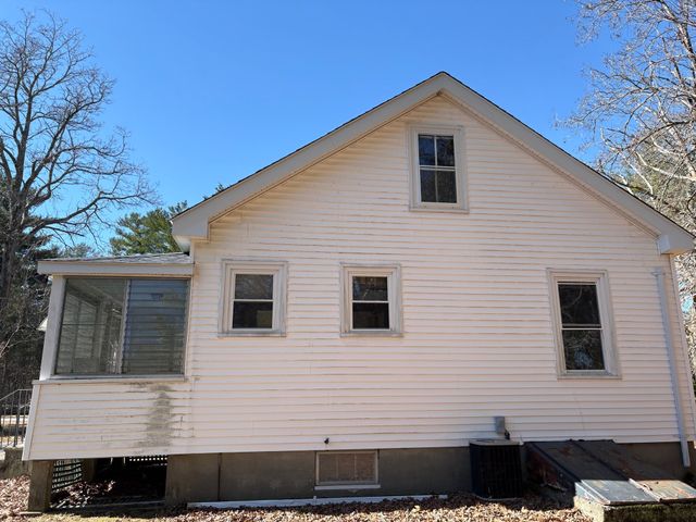 52 Carpenter St, Seekonk, MA 02771