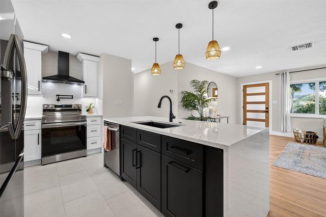 3008 JACKSON STREET N, St Petersburg, FL 33704
