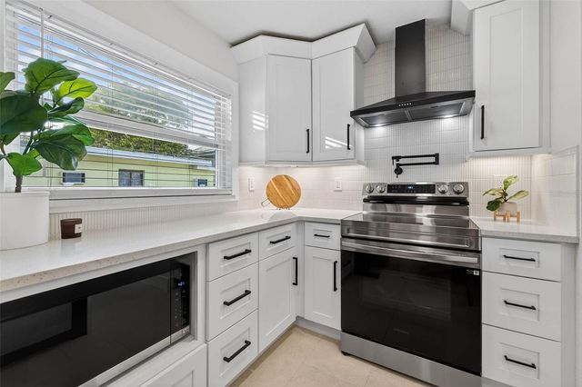 3008 JACKSON STREET N, St Petersburg, FL 33704