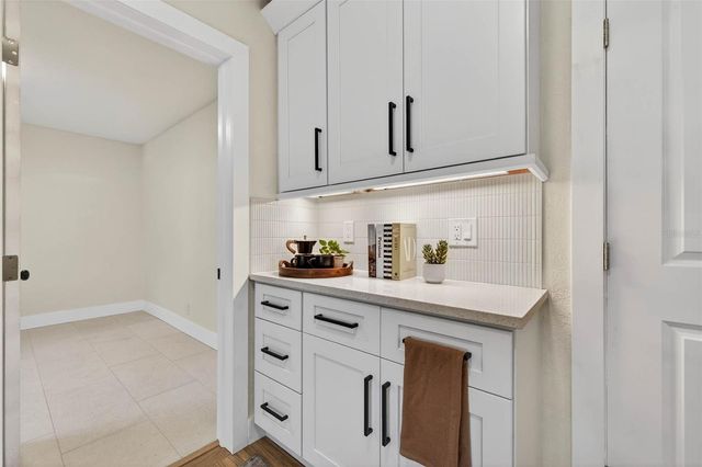 3008 JACKSON STREET N, St Petersburg, FL 33704