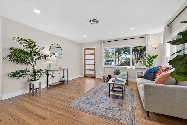 3008 JACKSON STREET N, St Petersburg, FL 33704