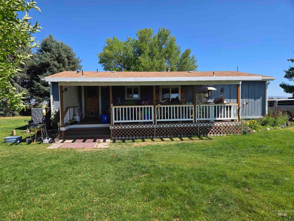 1697 E 1600 South, Gooding, ID 83330