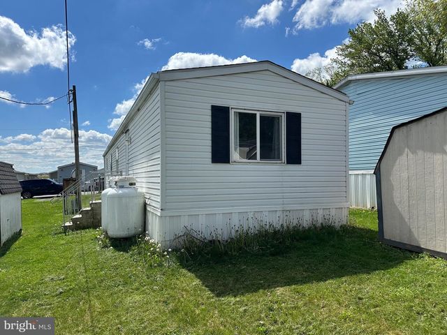 6801 PENN AVE #TRLR 18, Wernersville, PA 19565