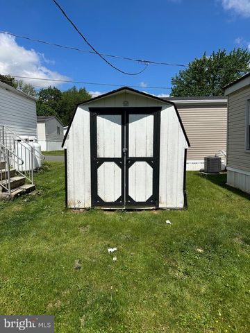 6801 PENN AVE #TRLR 18, Wernersville, PA 19565