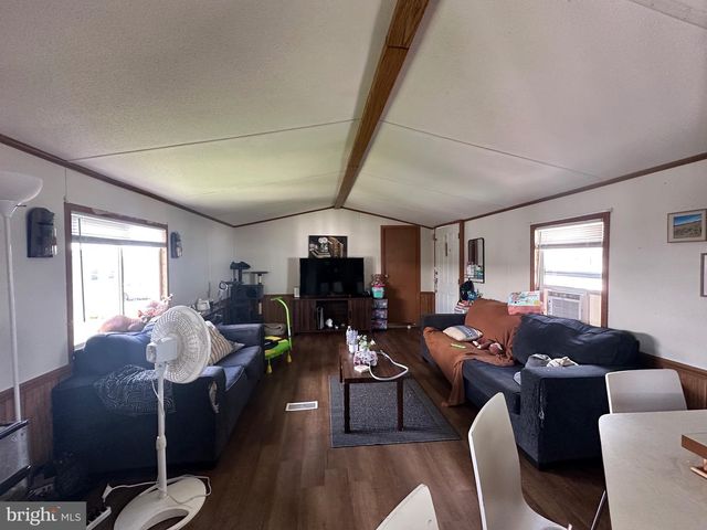6801 PENN AVE #TRLR 18, Wernersville, PA 19565