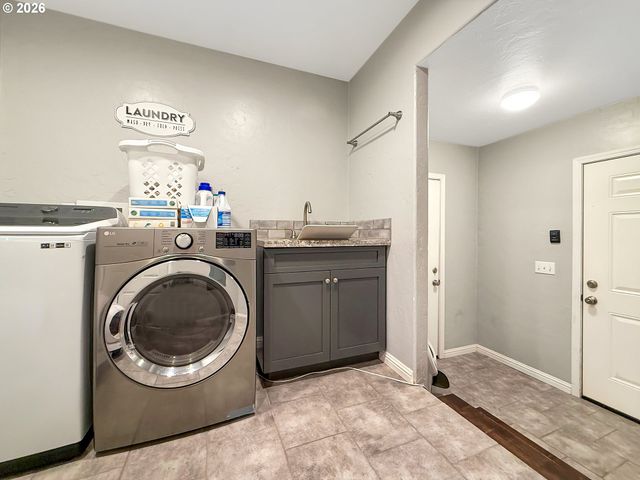 515 MEMORY Ln, Brookings, OR 97415