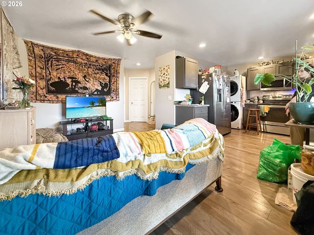 515 MEMORY Ln, Brookings, OR 97415