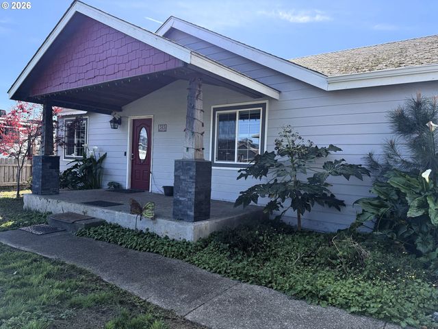515 MEMORY Ln, Brookings, OR 97415