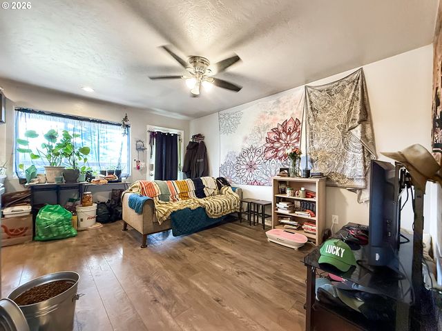 515 MEMORY Ln, Brookings, OR 97415
