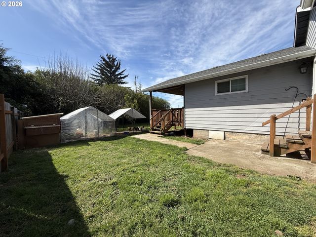 515 MEMORY Ln, Brookings, OR 97415