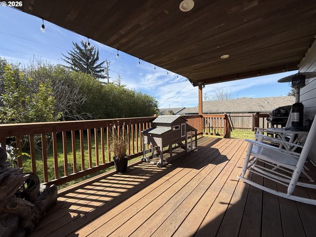 515 MEMORY Ln, Brookings, OR 97415
