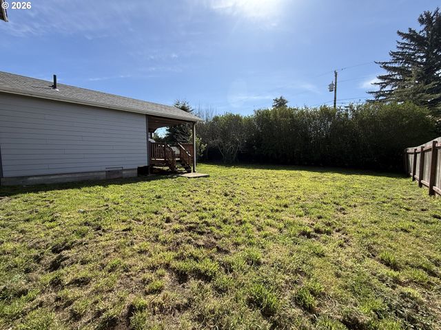 515 MEMORY Ln, Brookings, OR 97415