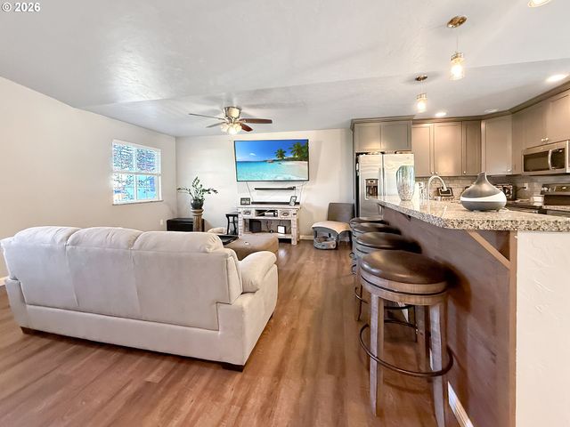515 MEMORY Ln, Brookings, OR 97415