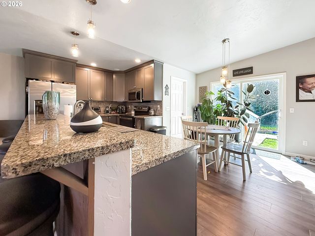 515 MEMORY Ln, Brookings, OR 97415