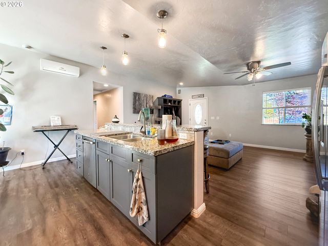 515 MEMORY Ln, Brookings, OR 97415