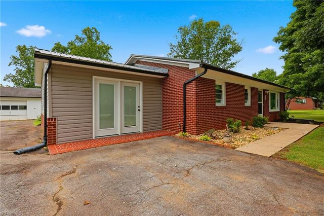 400 John Mcgrady Road, North Wilkesboro, NC 28659