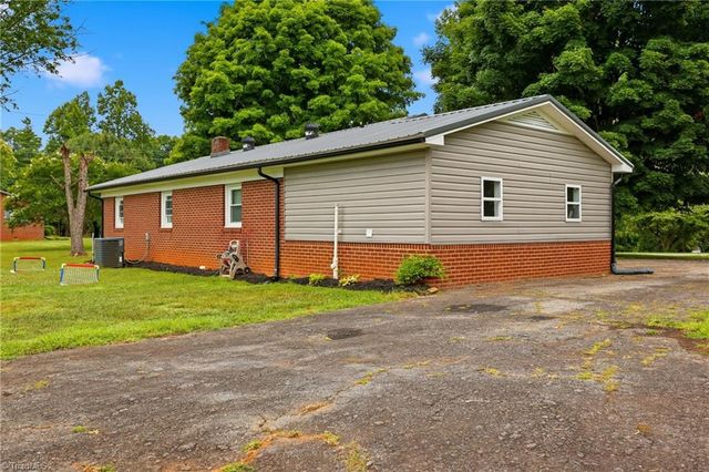 400 John Mcgrady Road, North Wilkesboro, NC 28659