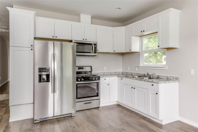 412 Booth ST B, Taylor, TX 76574